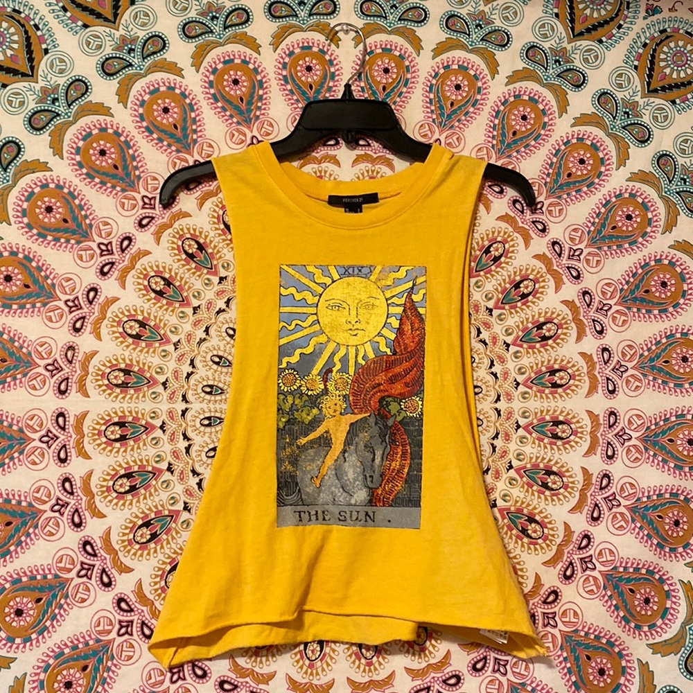 Cutoff Sleeveless ‘The Sun’ Tarot Card Shirt- FOREVER 21